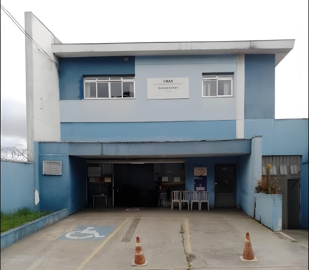 Fachada do CRAS Campo Limpo em São Paulo com placa institucional e logo da Prefeitura.